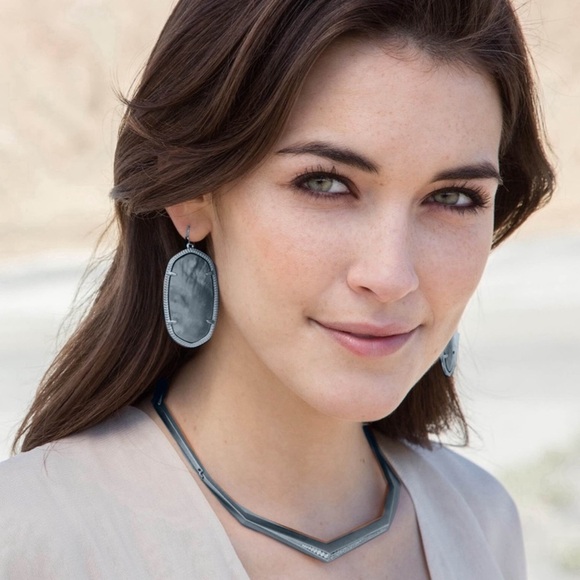 KENDRA SCOTT • Gunmetal Lucas Choker Adjustable Slider Necklace - Picture 2 of 4